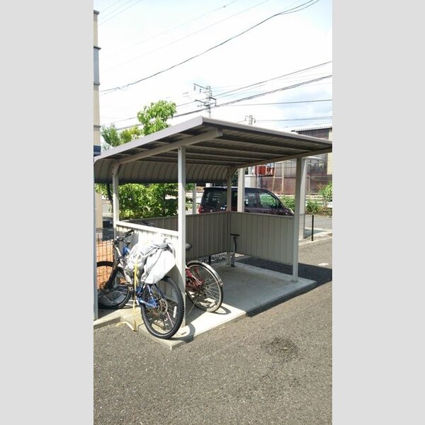 現地周辺 (駐輪場)