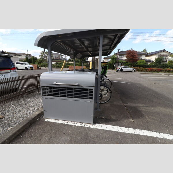 現地周辺 (ゴミ庫)