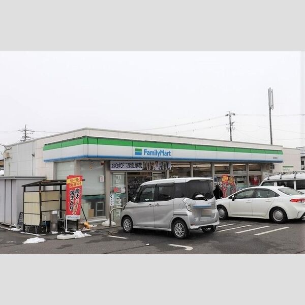 現地周辺 (ファミリーマート岡谷権現町店)