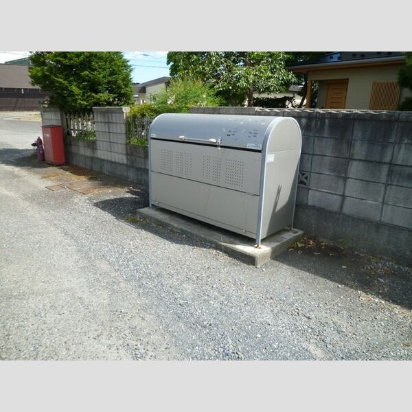 現地周辺 (入居者専用ゴミ回収庫)