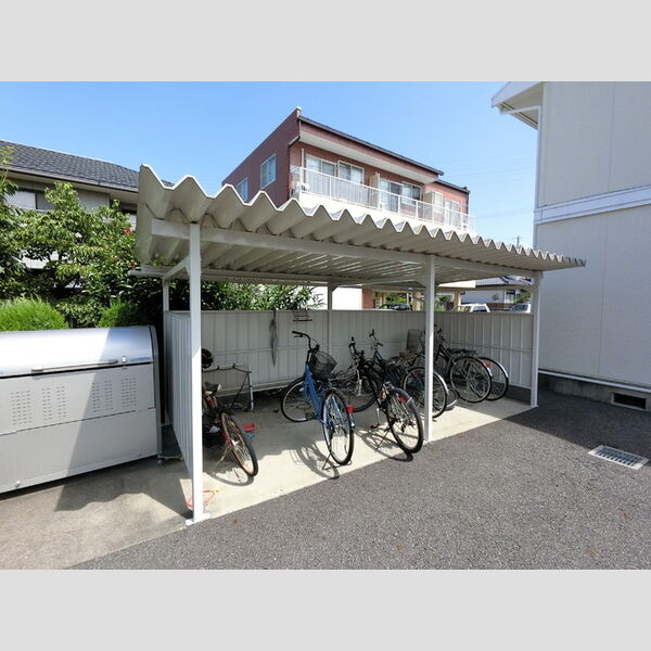 現地周辺 (駐輪場)