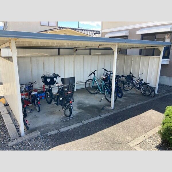 現地周辺 (駐輪場)