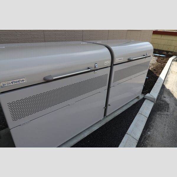 現地周辺 (ゴミ庫)