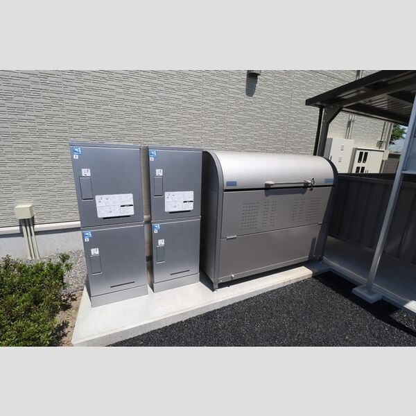 現地周辺 (宅配ボックス・ゴミ庫)