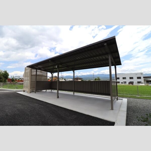 現地周辺 (駐輪場)