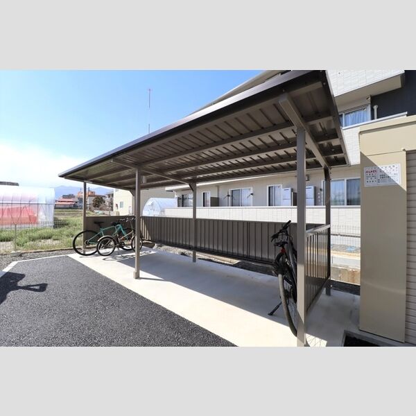 現地周辺 (駐輪場)