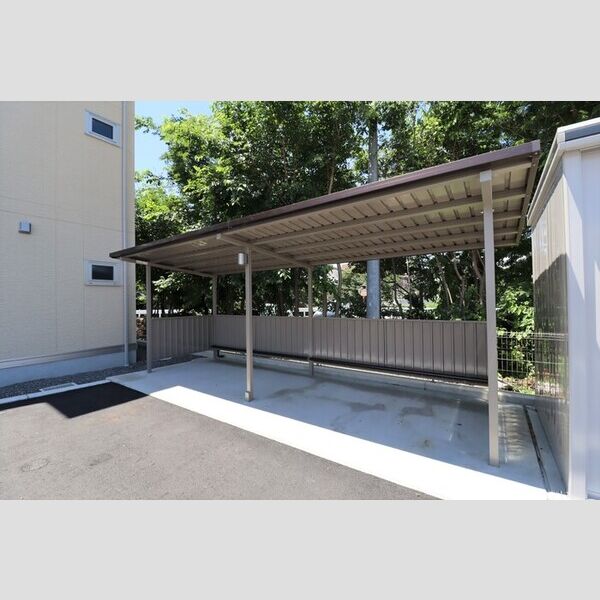 現地周辺 (駐輪場)