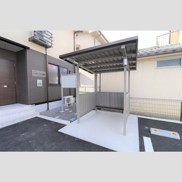 現地周辺 (駐輪場)