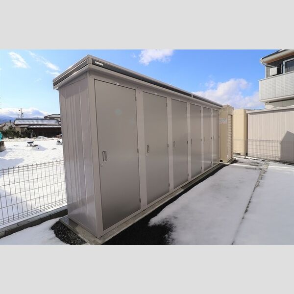 現地周辺 (屋外物置)