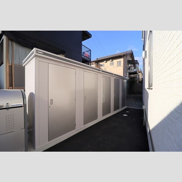 現地周辺 (屋外物置)