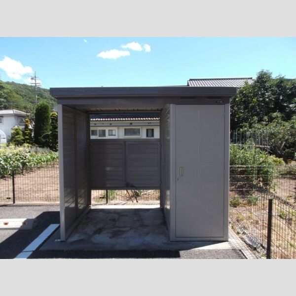 現地周辺 (駐輪・物置)