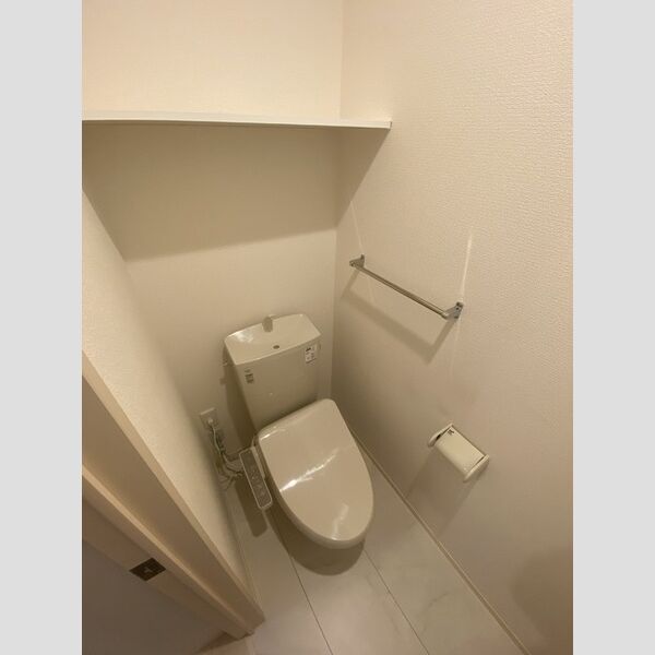 トイレ (トイレ)