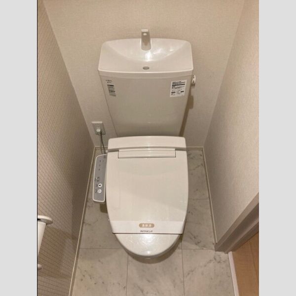 トイレ (トイレ)