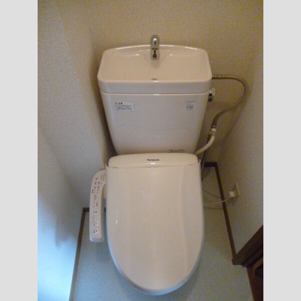 トイレ (トイレ(温水洗浄便座付き))