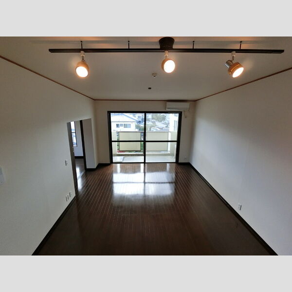 居室・リビング (LDK　スポットライト付き)