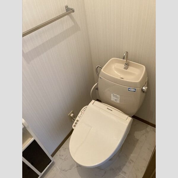 トイレ (トイレ(温水洗浄暖房便座付き))