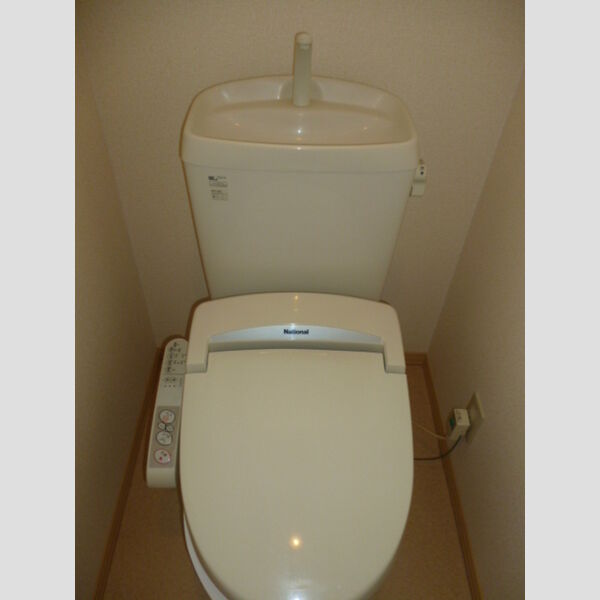 トイレ (温水洗浄便座付き)