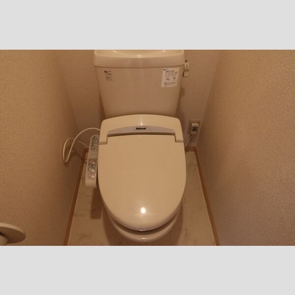 トイレ (トイレ)