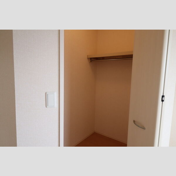 収納 (洋室1の収納)