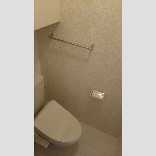 トイレ (温水洗浄便座付きWC)