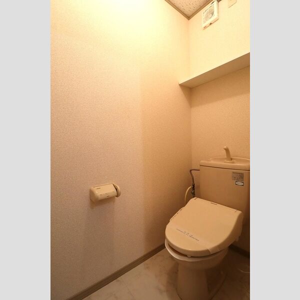 トイレ (トイレ)