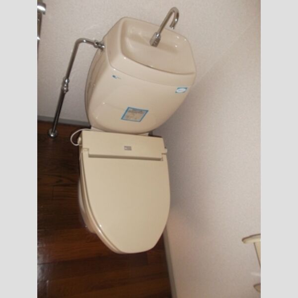 トイレ (トイレ)