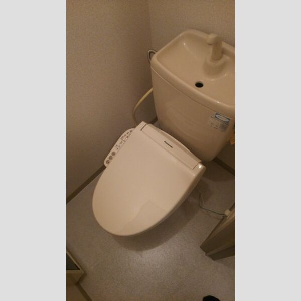 トイレ (トイレ)