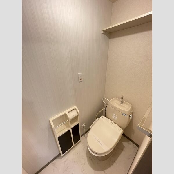 トイレ (トイレ)