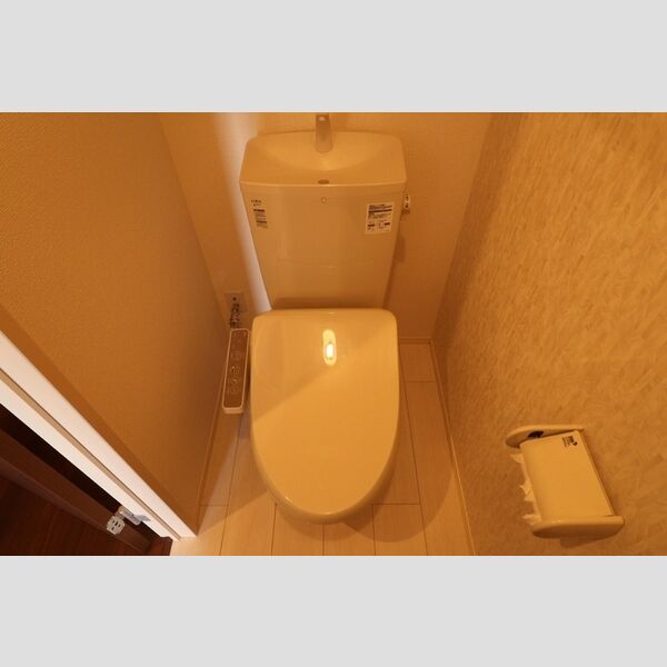 トイレ (トイレ)