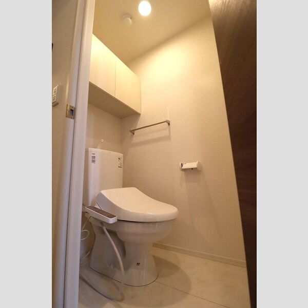 トイレ (トイレ)