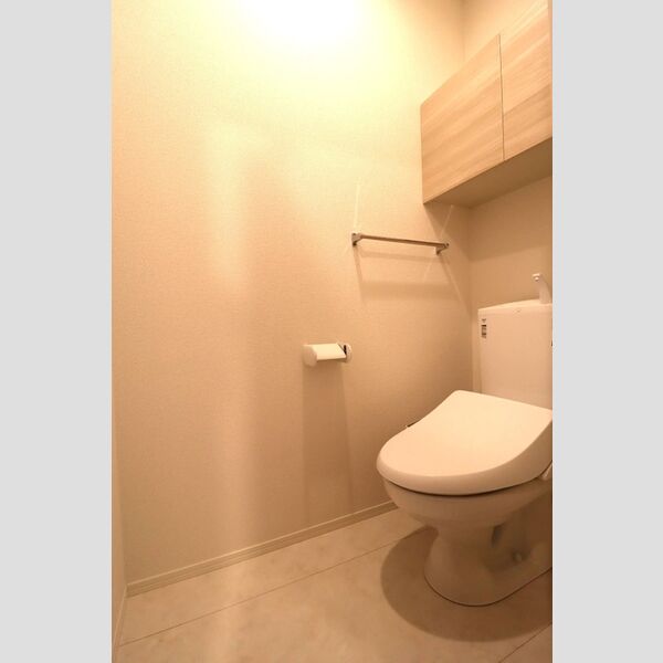 トイレ (トイレ)