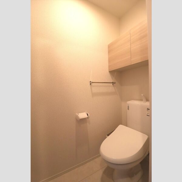 トイレ (トイレ)