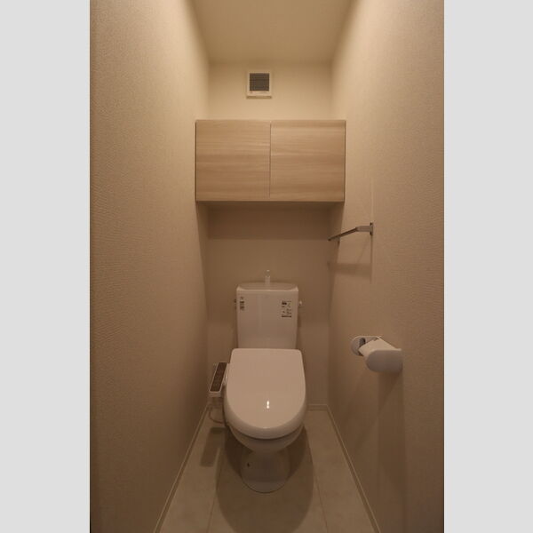 トイレ (トイレ)