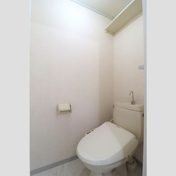 トイレ (トイレ)