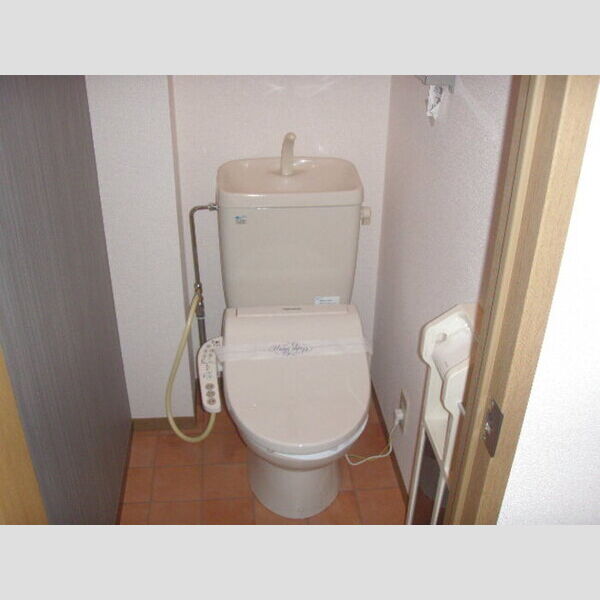 トイレ (トイレ)