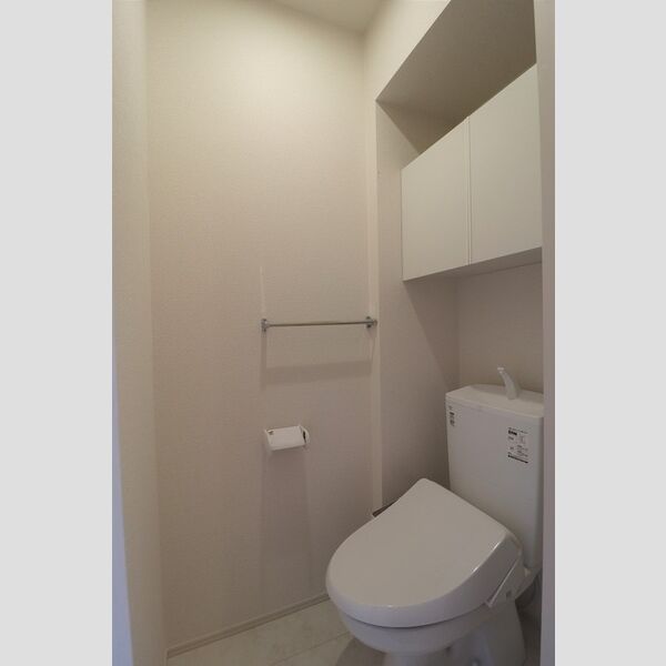 トイレ (トイレ)