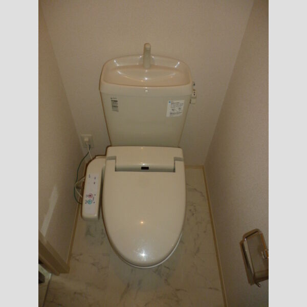 トイレ (トイレ)