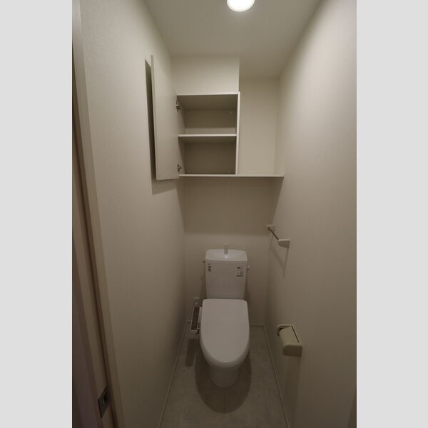 トイレ (トイレ)