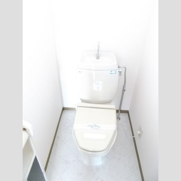 トイレ (トイレ)