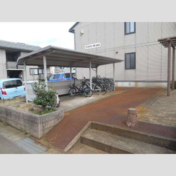 現地周辺 (駐輪場)