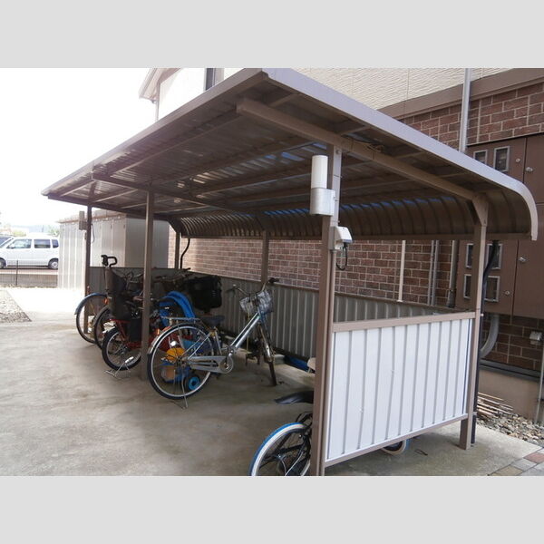 現地周辺 (駐輪場)