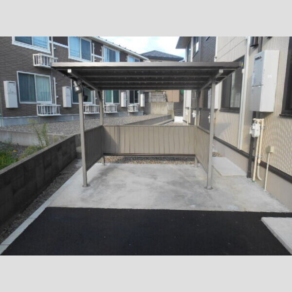 現地周辺 (駐輪場)