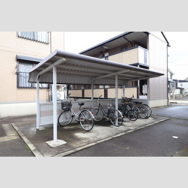 現地周辺 (駐輪場)