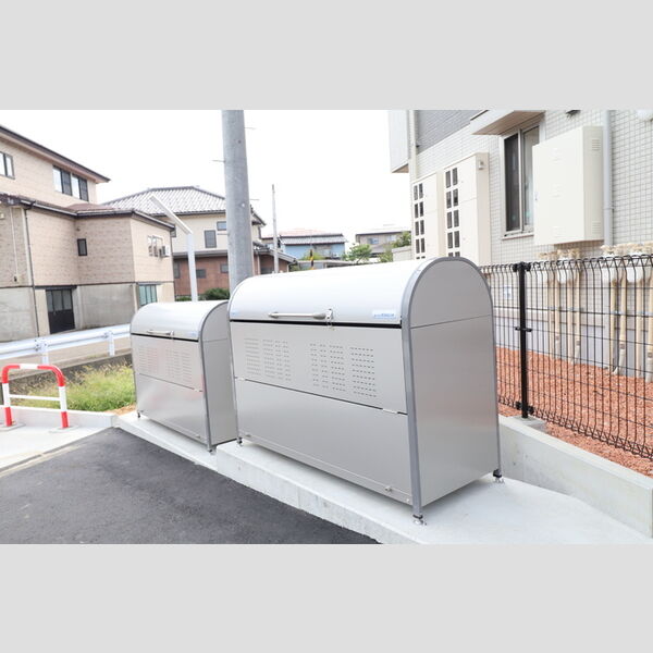 現地周辺 (ゴミ置場)