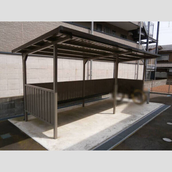 現地周辺 (駐輪場)