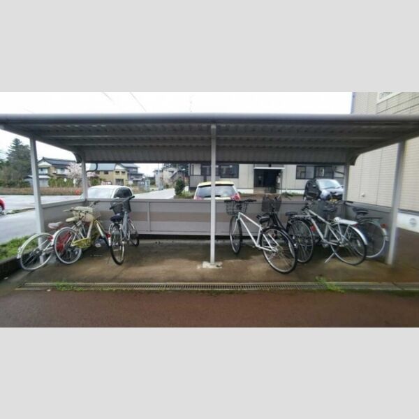 現地周辺 (駐輪場)