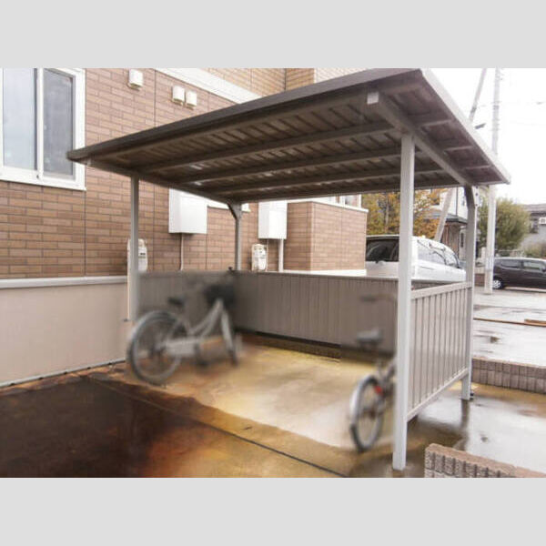 現地周辺 (駐輪場)