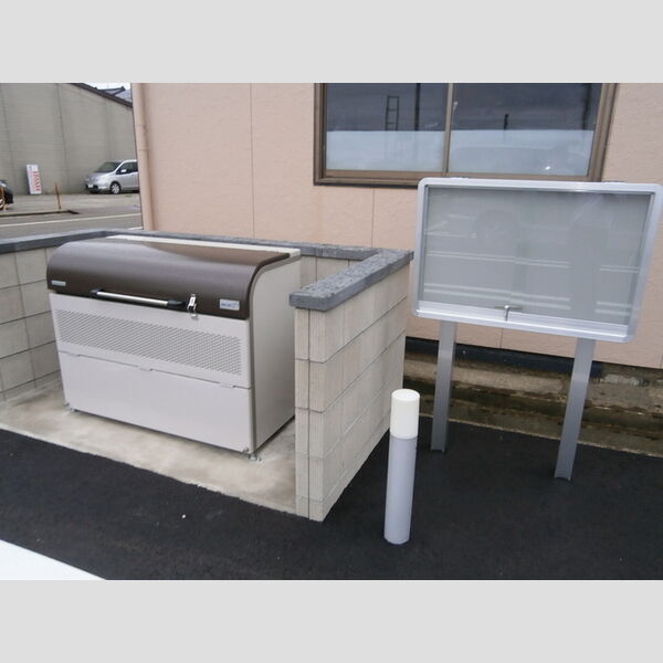 現地周辺 (ゴミ置場)