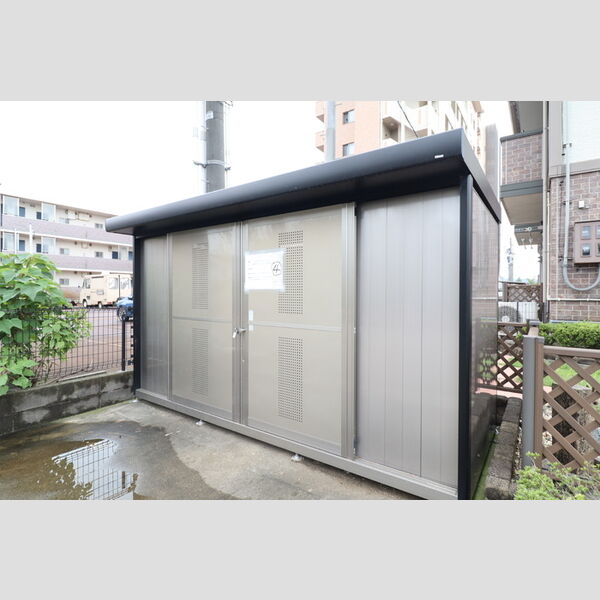 現地周辺 (ゴミ置場)