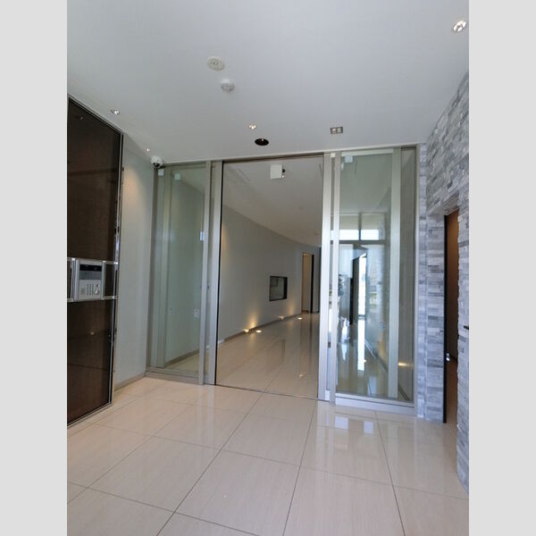 エントランス (エントランス)